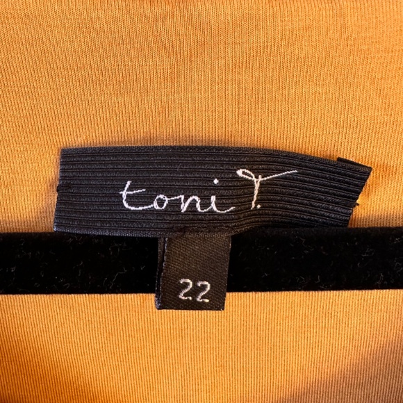 Toni T’s Woman’s yellow top - Picture 2 of 10